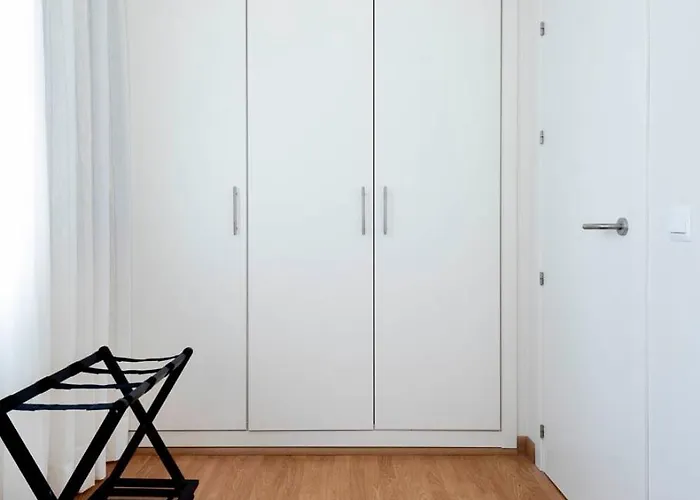 Apartamento Familiar Nuevo De Diseno En La Mejor Zona De Triana, Parking Included